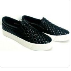 MUDD Women Black Shoes Beyley Quilted Twin Gore Size 11 Med loafers